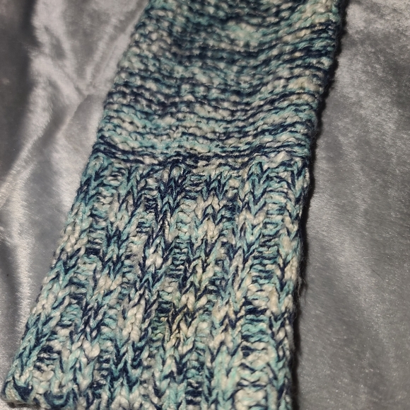 Sweater - Picture 2 of 6